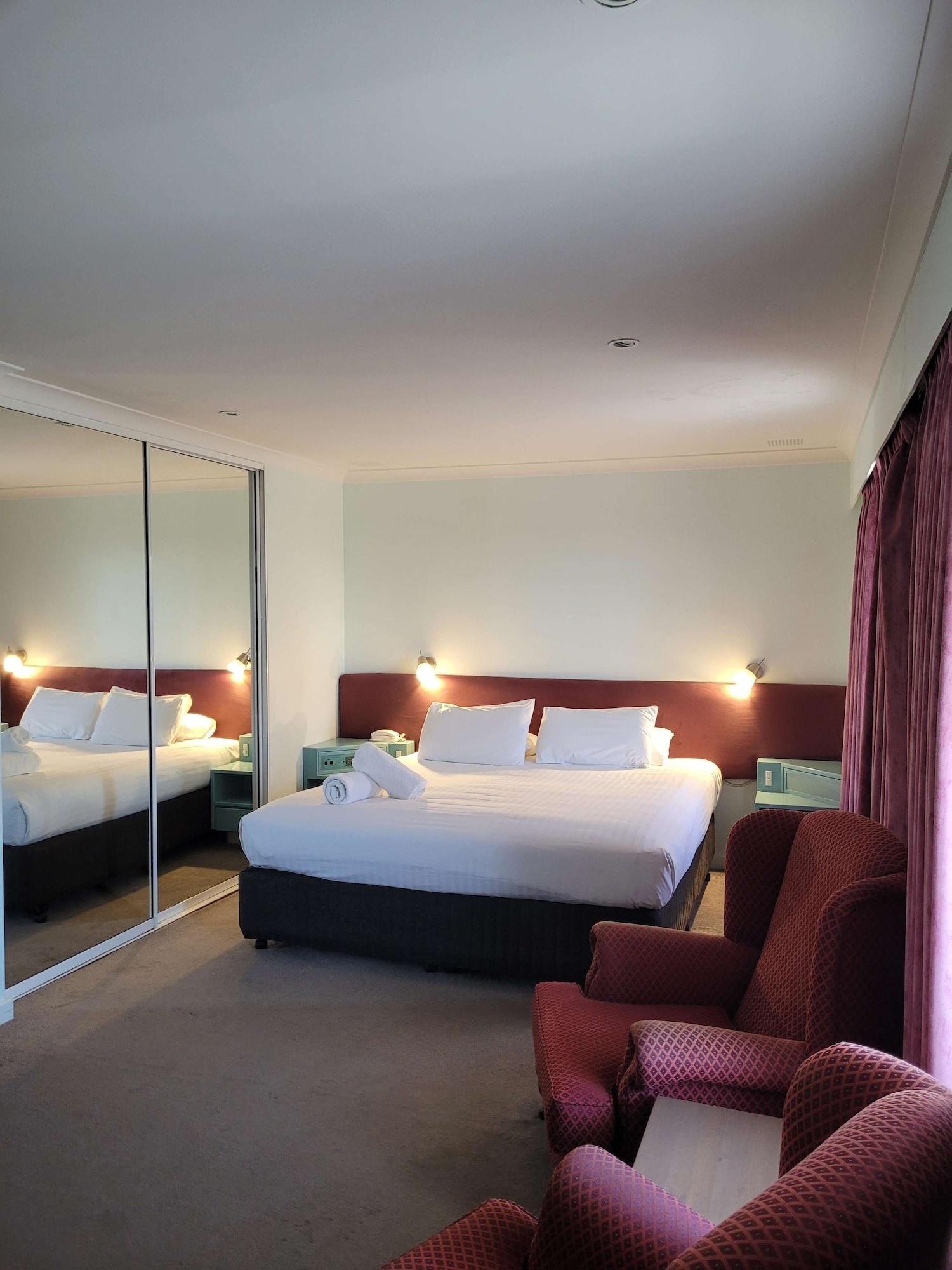 Surestay Hotel By Best Western The Clarence On Melville Albany Exterior photo