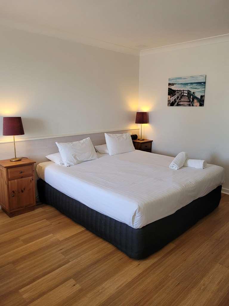 Surestay Hotel By Best Western The Clarence On Melville Albany Room photo