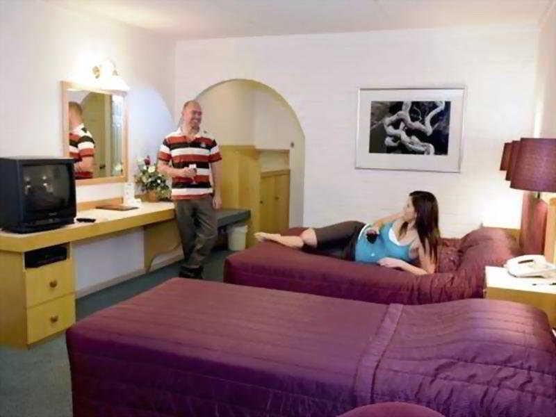 Surestay Hotel By Best Western The Clarence On Melville Albany Room photo